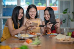 Paying for dinner with firends