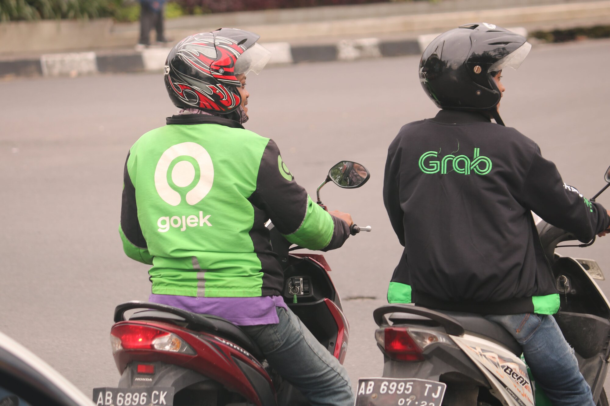 Grab and Gojek superapps Shutterstock