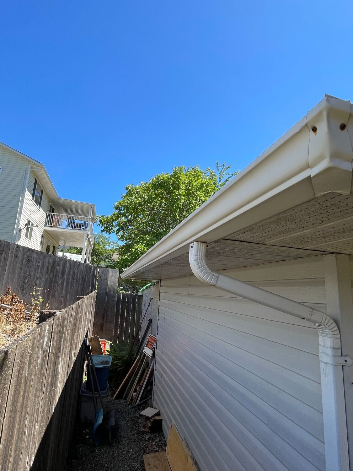 Gutter cleaning and whitening after cleaning