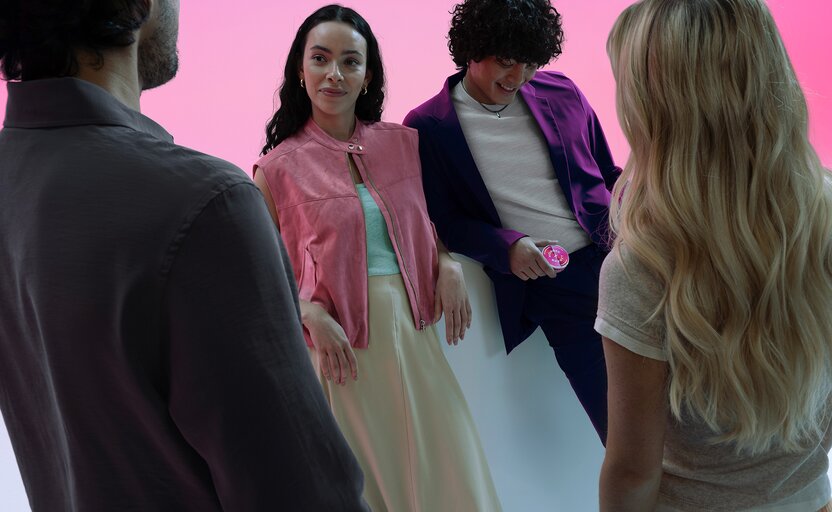 Group of friends with nicotine pouches cans