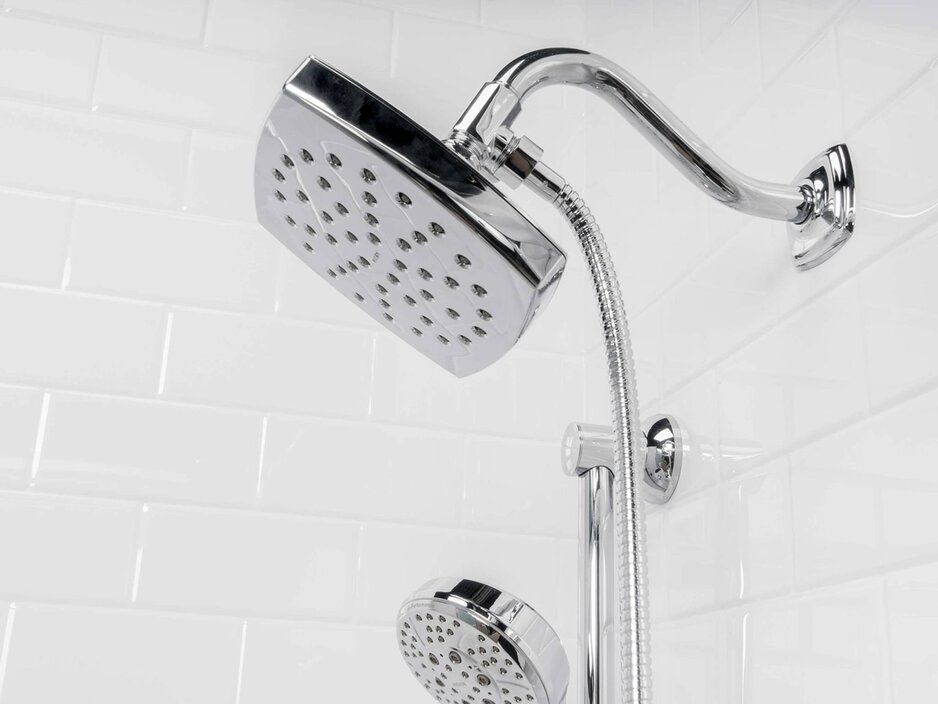 Faucet and shower heads in chrome 