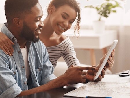 Couple searching for Bath Fitter location nearby