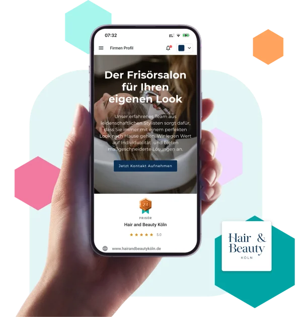 Eine Hand die ein Handy in der Hand hält auf dem eine Mini-Webseite zu sehen ist.