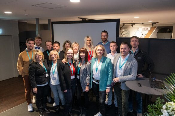 Gruppenfoto des Team Erfurt bei einer Veranstaltung vom Team Sellwerk.