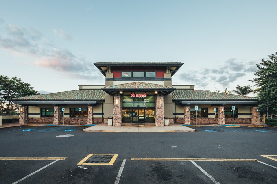 Zippy’s Kahului restaurant exterior on Maui