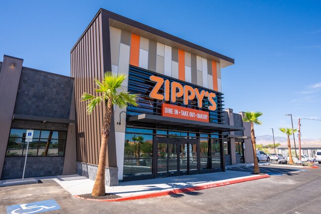 Zippy’s Arroyo Crossing restaurant exterior with palm trees