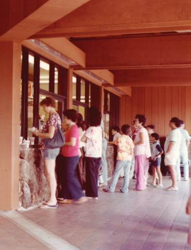 A line of hungry patrons waiting to order quick lunches