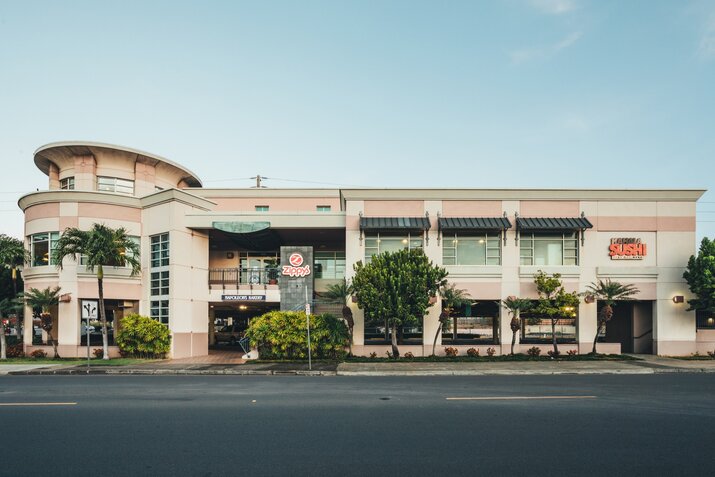 Zippy's Kahala restaurant exterior