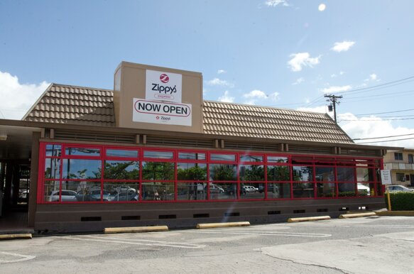 Zippy’s Express in Waimalu on its opening day