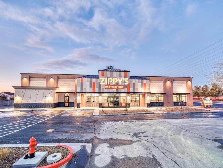Zippy’s Hualapai Way restaurant exterior at sunset