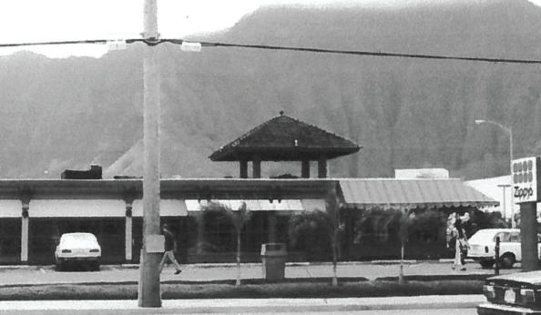 Zippy's Kaneohe below the Koolau mountains