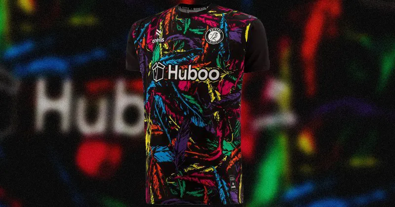 bristol city 2023-24 home goalkeeper shirt in black with muiti coloured feather pattern