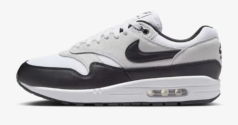 Nike air max 1 trainers in black and white