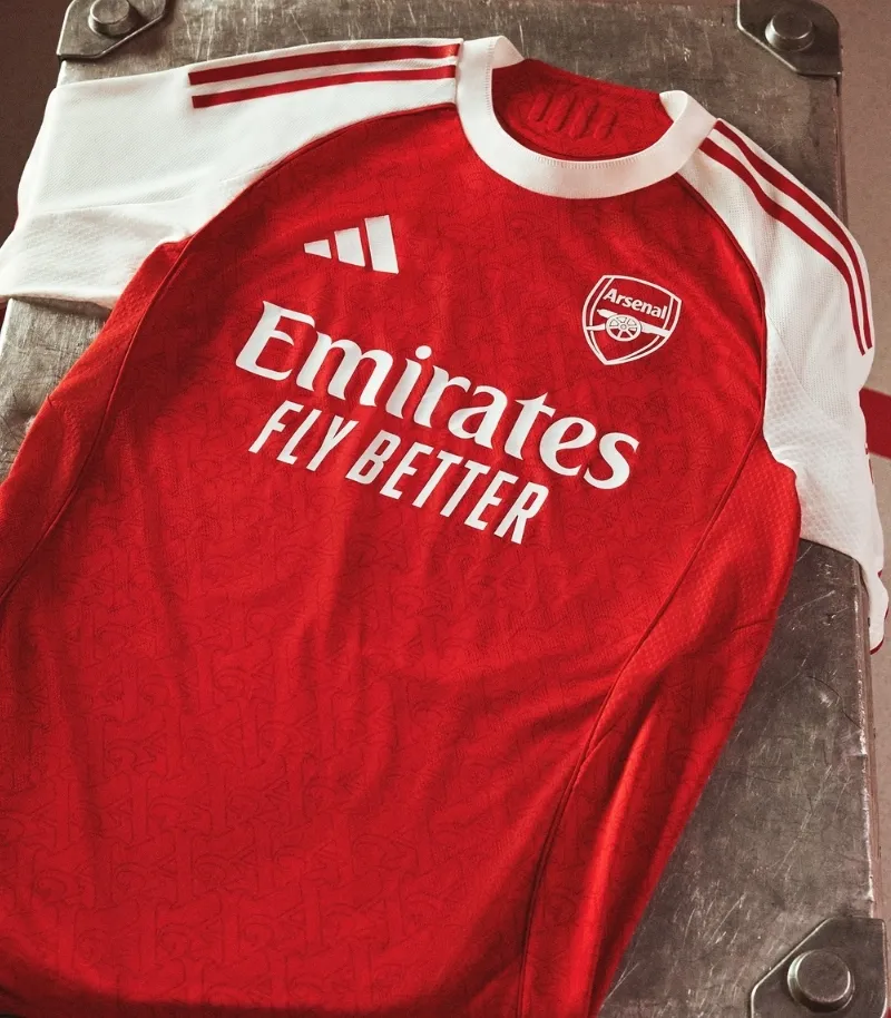arsenal 2025-26 home kit in red and white