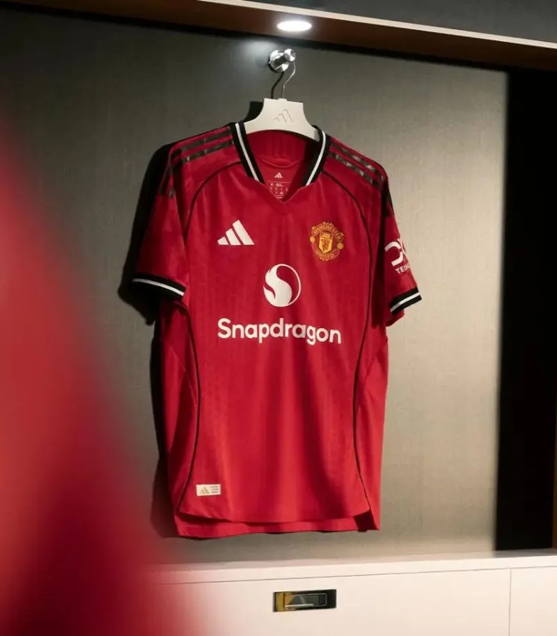 man u red home kit