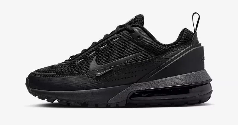 Nike air max pulse trainers  