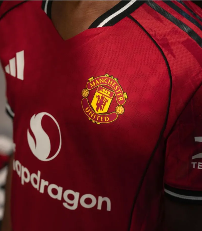man united home kit 2025