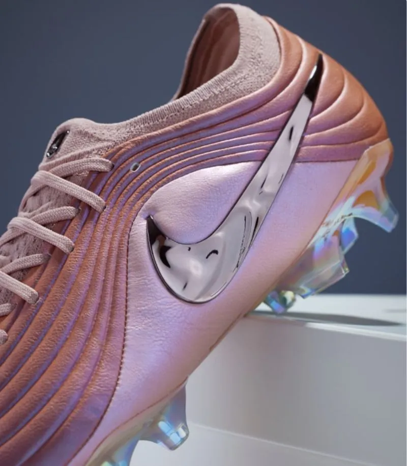 nike tiempo maestro boots in rose gold