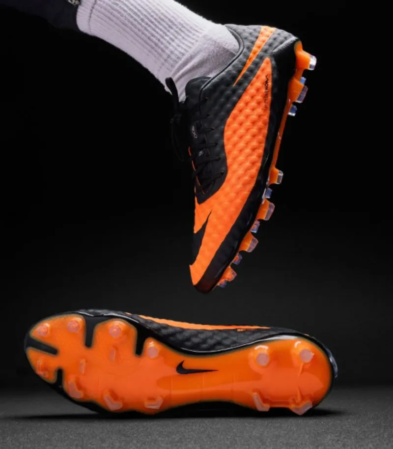 Nike hypervenom Phantom boot in black and orange