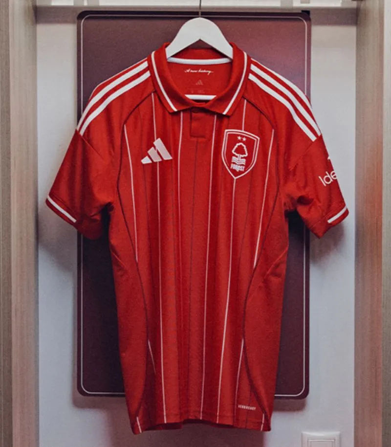 red collared nottingham forest home kit