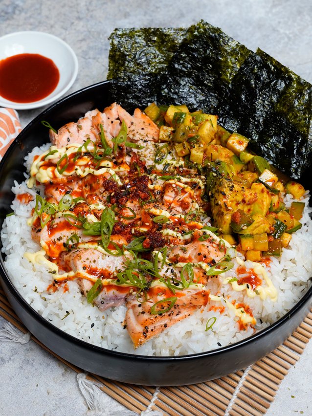 air fryer Spicy Salmon and Rice Bowls with Sesame Cucumbers