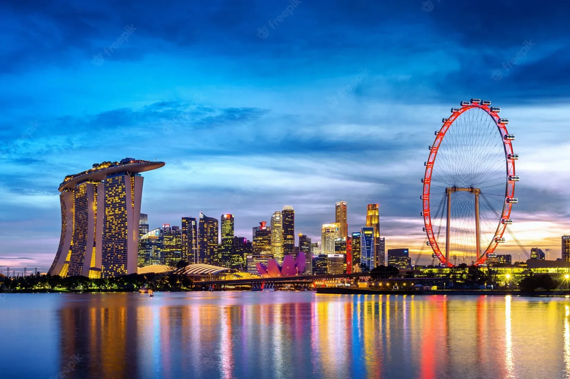 Hóa thân thành minion, dùng bữa ngắm đại dương tại đảo Sentosa