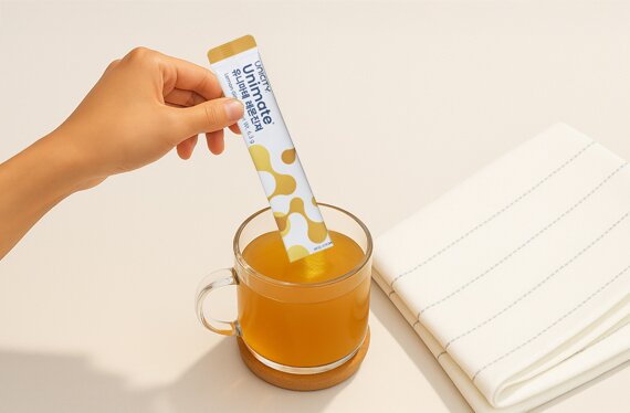 Pouring Unicity's Unimate into cup