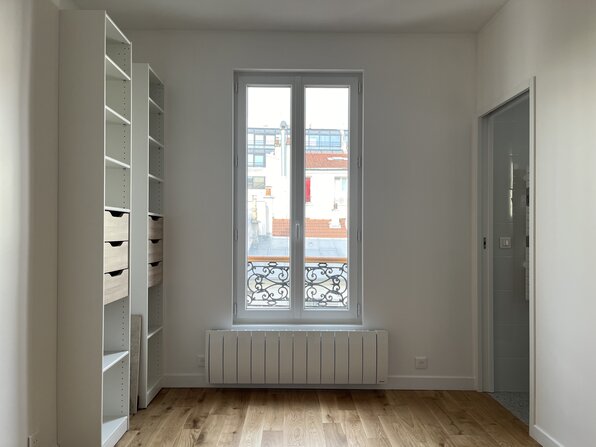 Découvrez comment un investisseur immobilier a transformé un petit logement près de Paris, idéal pour la location, en passant de la note G à C grâce à Energysage. 