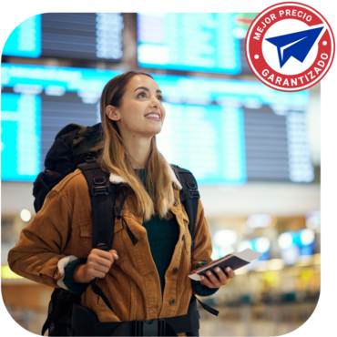 chica mochilera en un aeropuerto