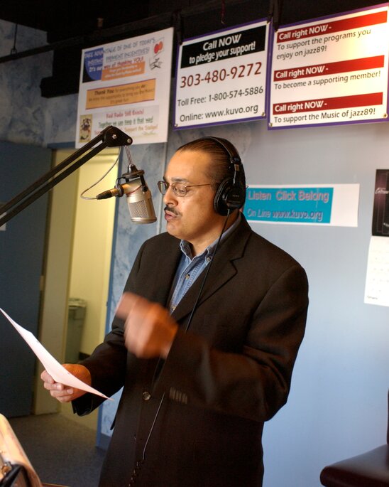 Carlos Lando in studio