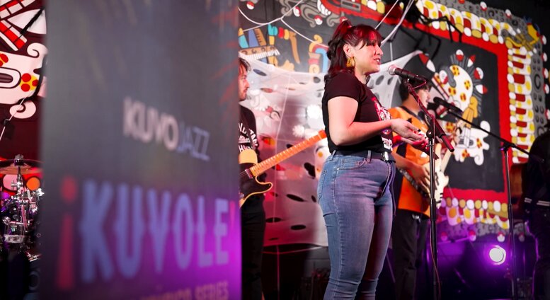 La Molly announcing KUVOLE performance of 2MX2