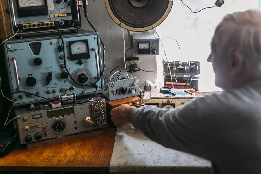 Leonid Pasko has been interested in amateur radio communication for over a half of a century. At home, in Svitlovodsk, in the Dnipro Ukraine, he communicates with Ukrainian and foreign colleagues through a home radio station.