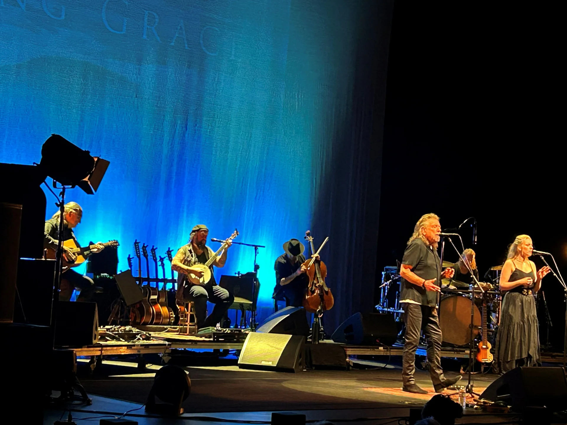 Note the mini-Hofner between Plant and Dian