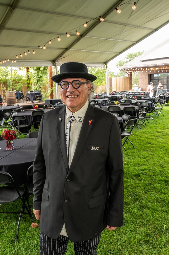 Arturo Gómez at event