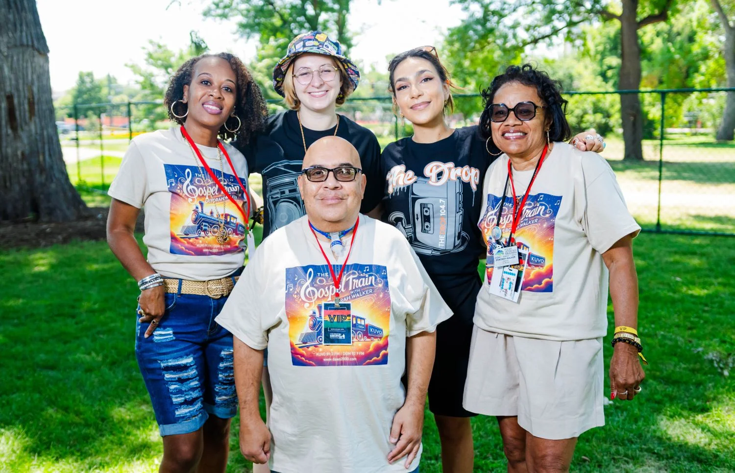L-R: Roslyn Walker, Intern Piper Ruth, Intern Dahlia Saenz, Deborah Walker, and Ricky O in front