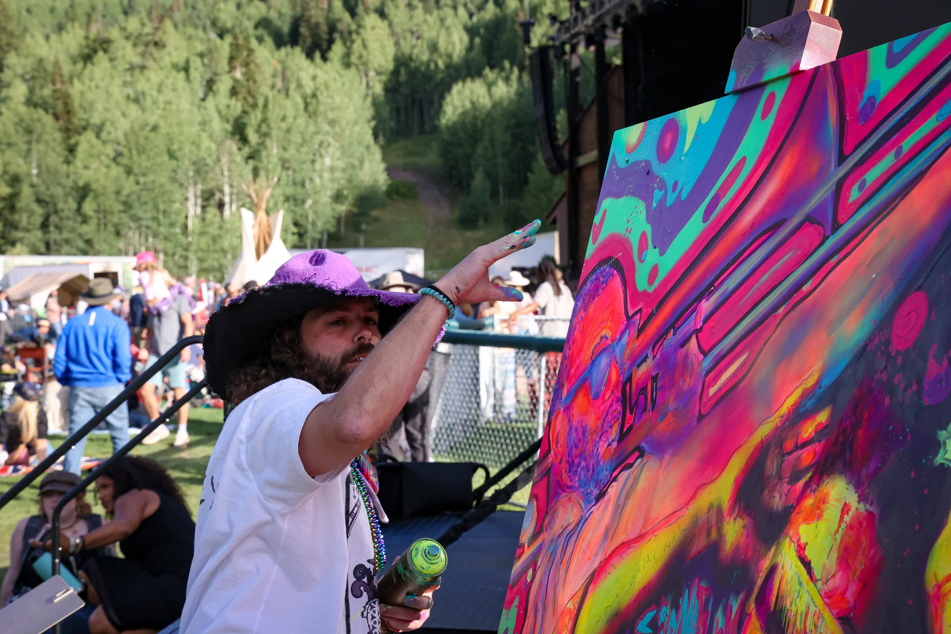 TZKey painting live. Photo courtesy of alldaywes