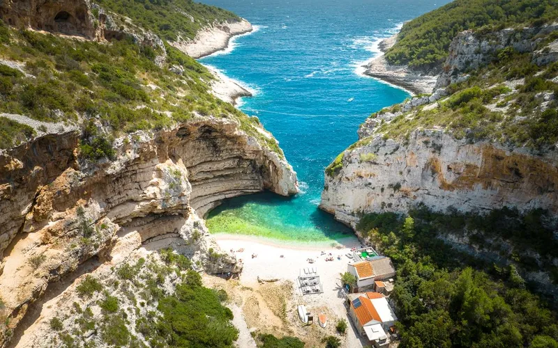 Stinvia Cove