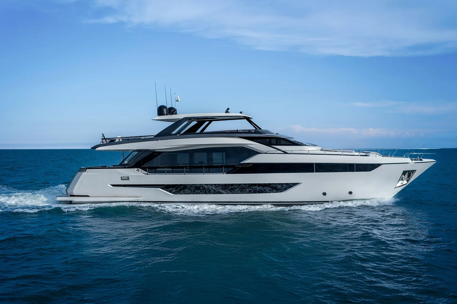 Ferretti Yachts 940