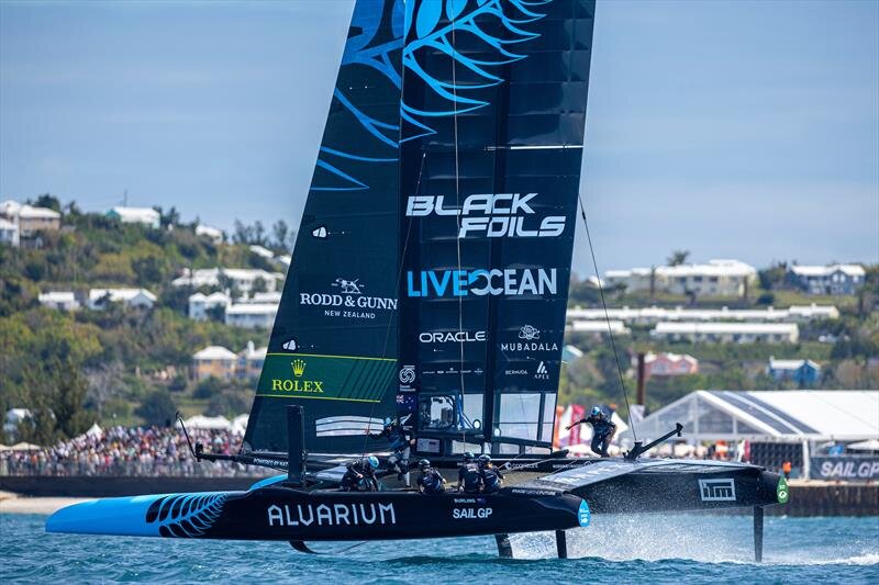 Black Foils racing on Waitematā Harbour