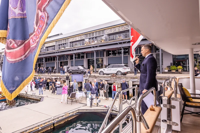 Live Boat Auctions Background