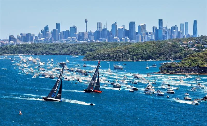 Sydney to Hobart racing fleet with Sydney city skyline