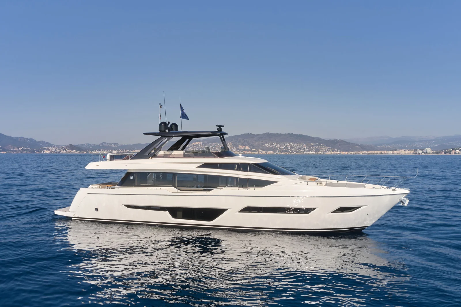 Ferretti Yachts 780