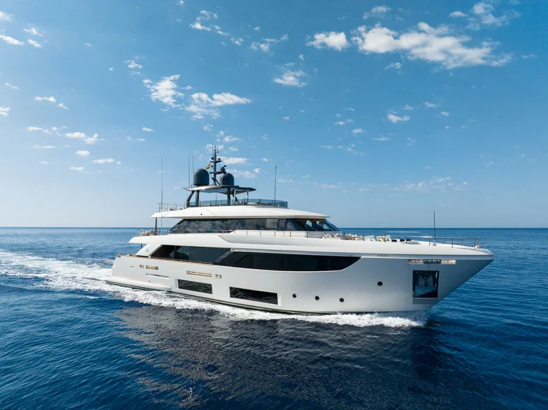 MAC ONE yacht