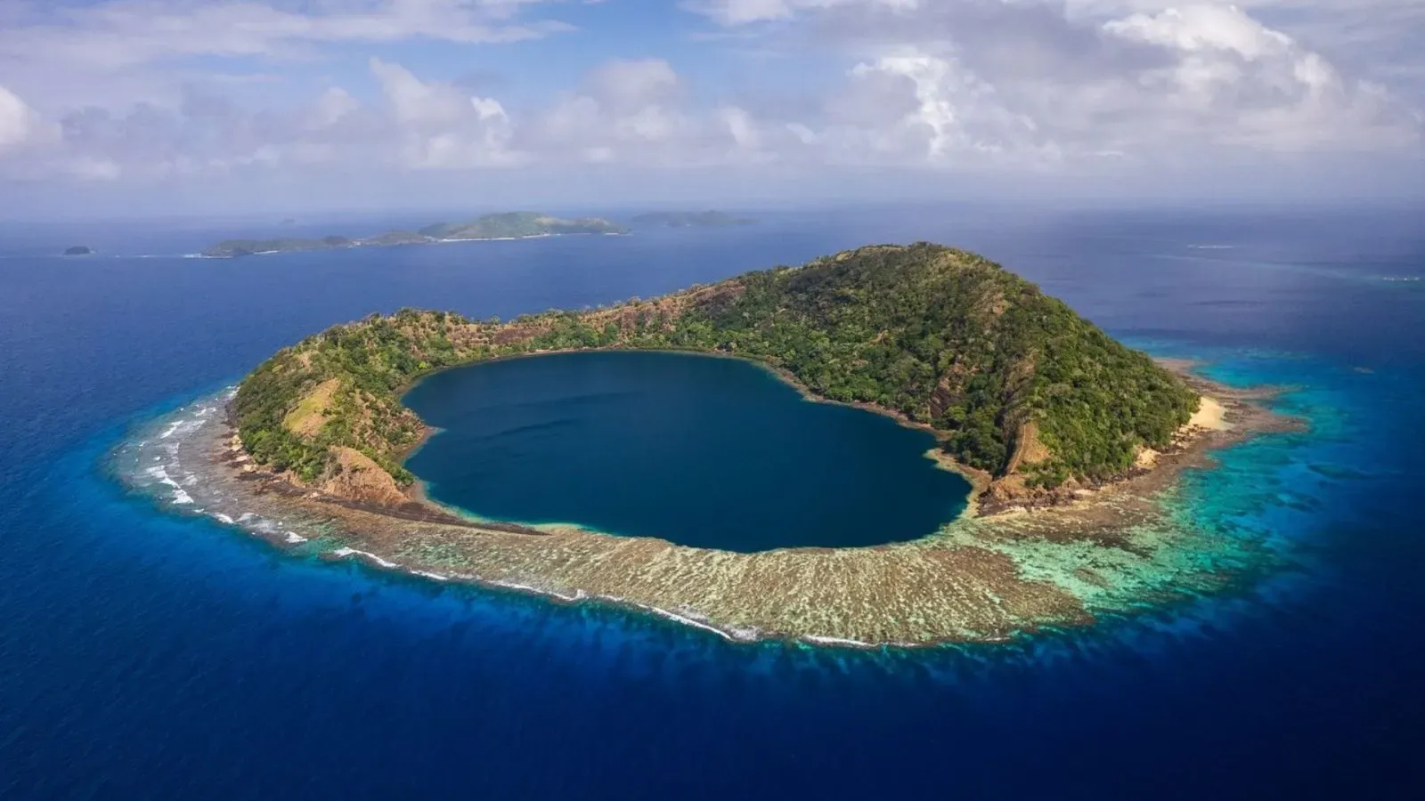 Fiji luxury yacht charter