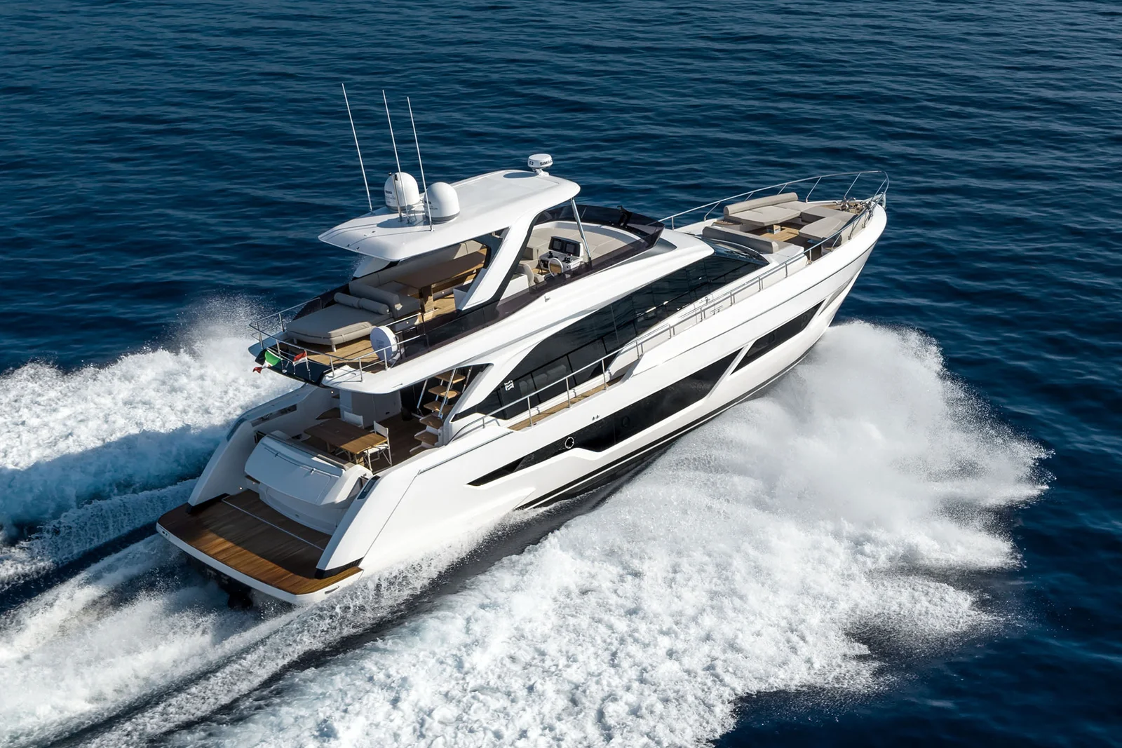 Ferretti Yachts 670