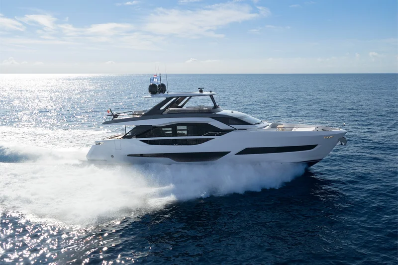 Ferretti Yachts 800