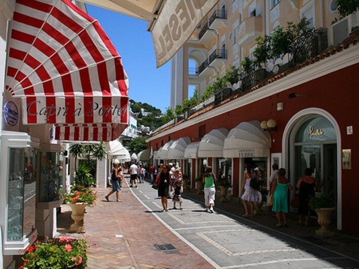 Boutique Strolls along Spiaggia Grande