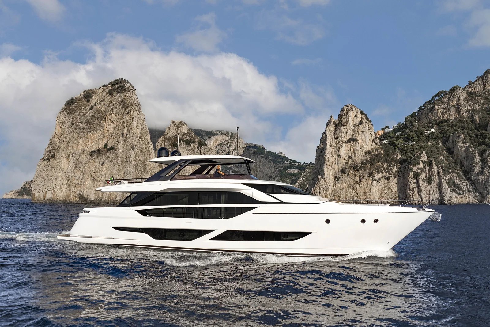 Ferretti Yachts 860