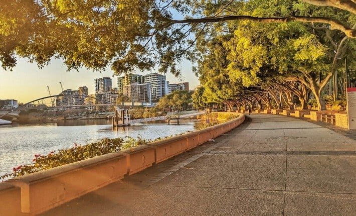 Riverwalk & City Views