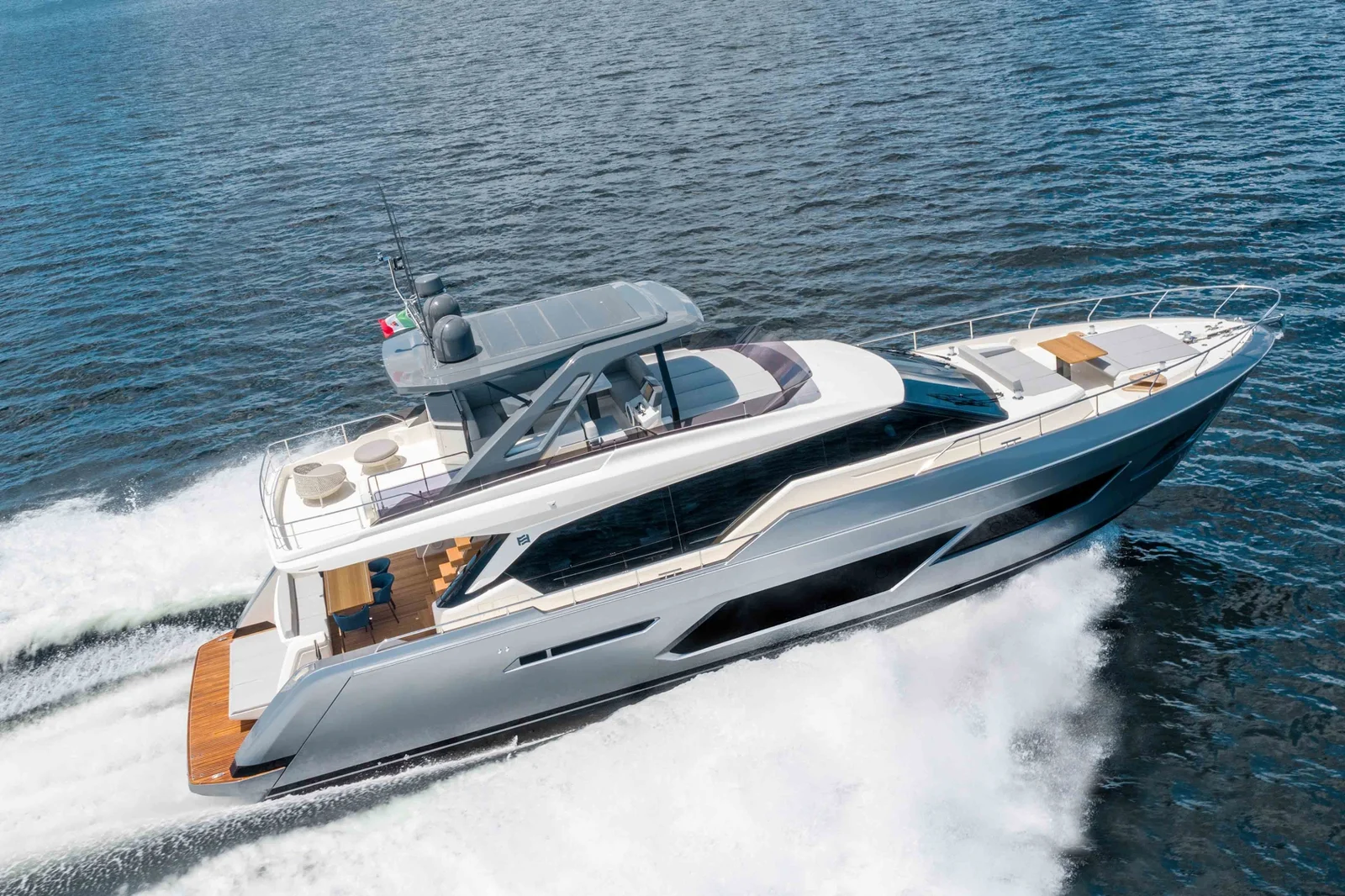 Ferretti Yachts 720